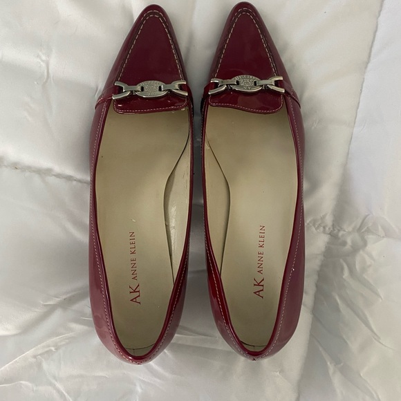 ANNE KLEIN Deep Red Patent Leather Heels w/ Silver Metal Logo. Elegant & Classy! - Picture 8 of 14